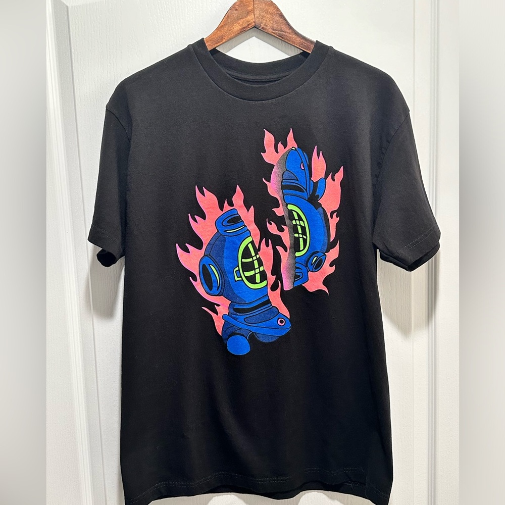 Pink Dolphin Men's Scuba Flames T-Shirt - Size: Large